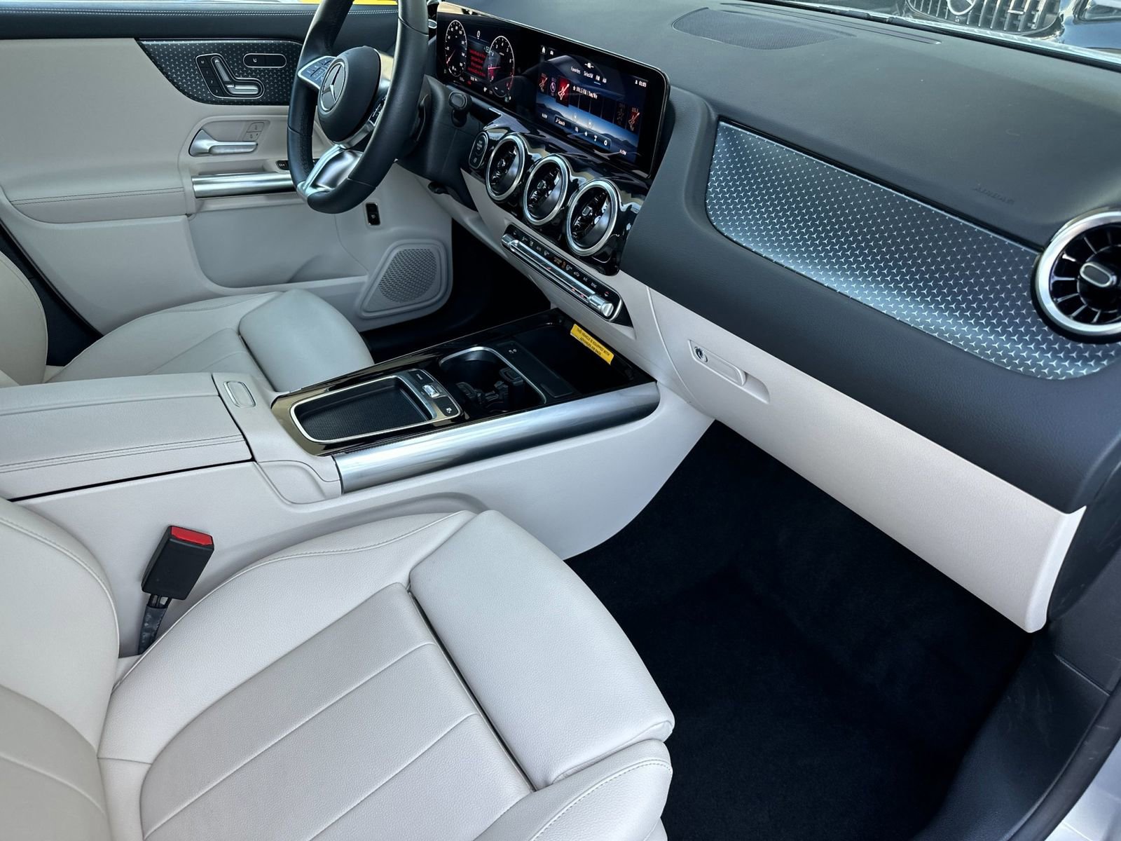 Certified 2026 Mercedes-Benz GLA 250 4MATIC image 17