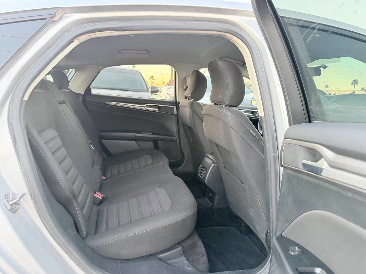 Used 2017 Ford Fusion SE image 23