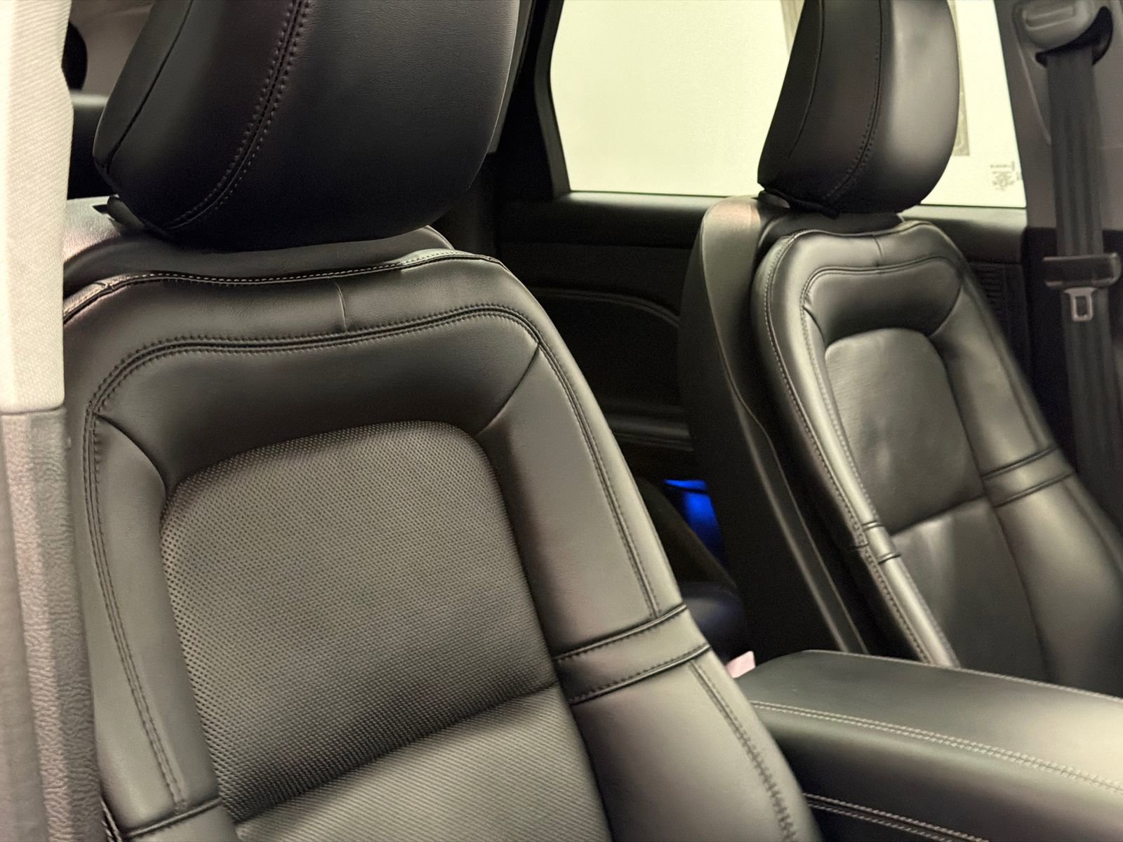Used 2022 Lincoln Corsair AWD w/ Premium Package image 11