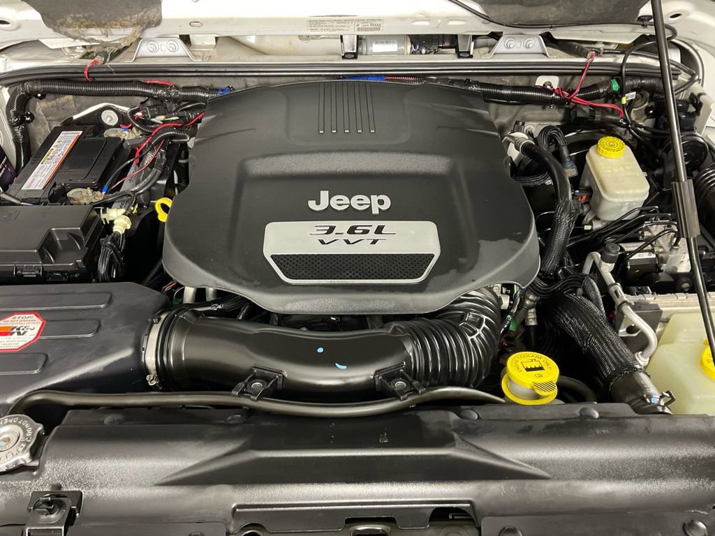 Used 2013 Jeep Wrangler Unlimited Sahara image 9