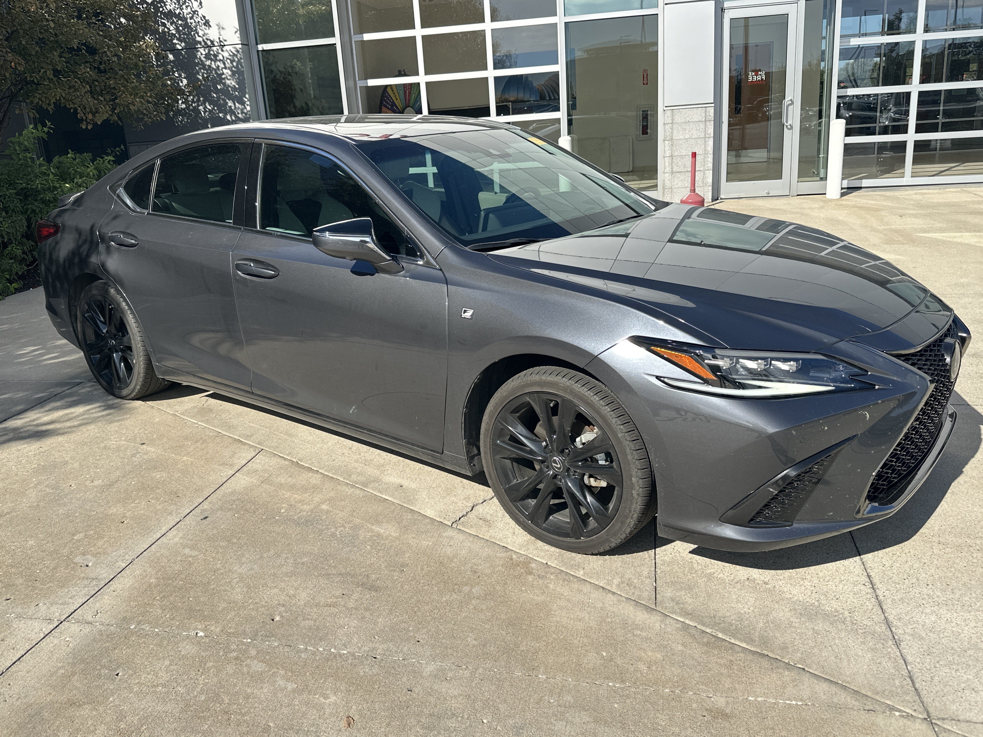 Used 2024 Lexus ES 350 F Sport w/ Accessory Package (Z2) FWD image 2