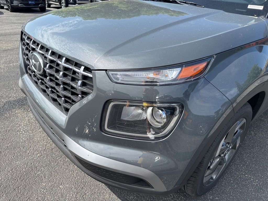 New 2025 Hyundai Venue SEL image 9