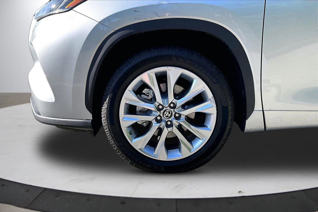 Used 2021 Toyota Highlander Limited FWD image 35