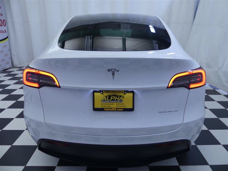 Used 2024 Tesla Model Y Long Range AWD/4WD image 4