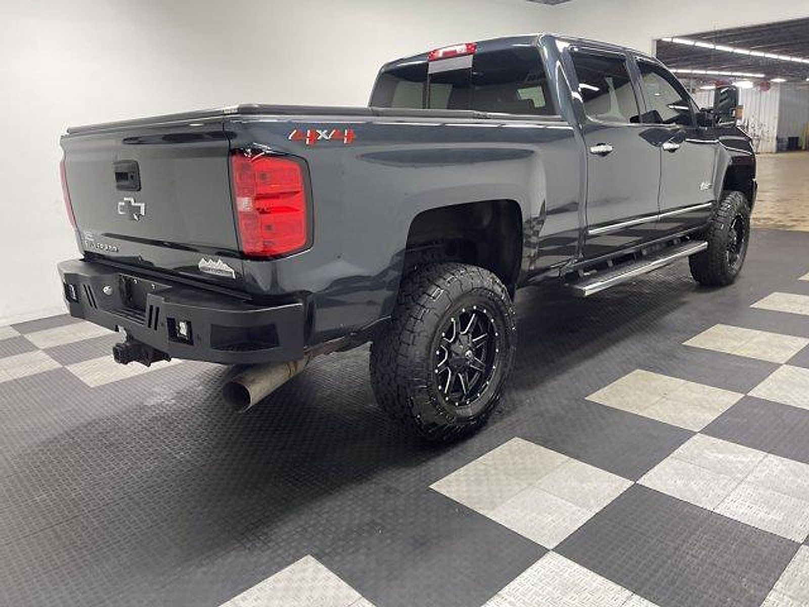 Used 2018 Chevrolet Silverado 2500 High Country w/ Duramax Plus Package AWD/4WD image 4