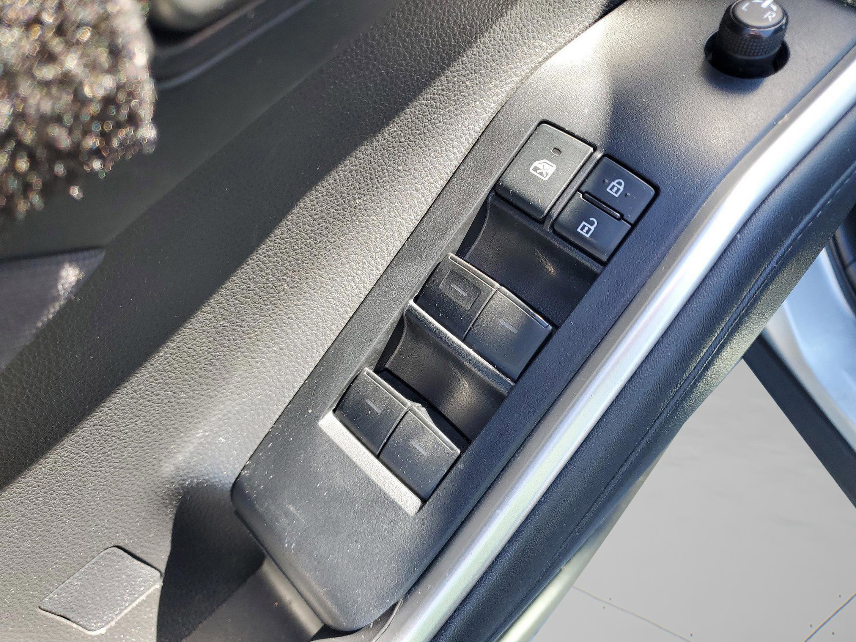 Used 2020 Toyota Highlander L image 17