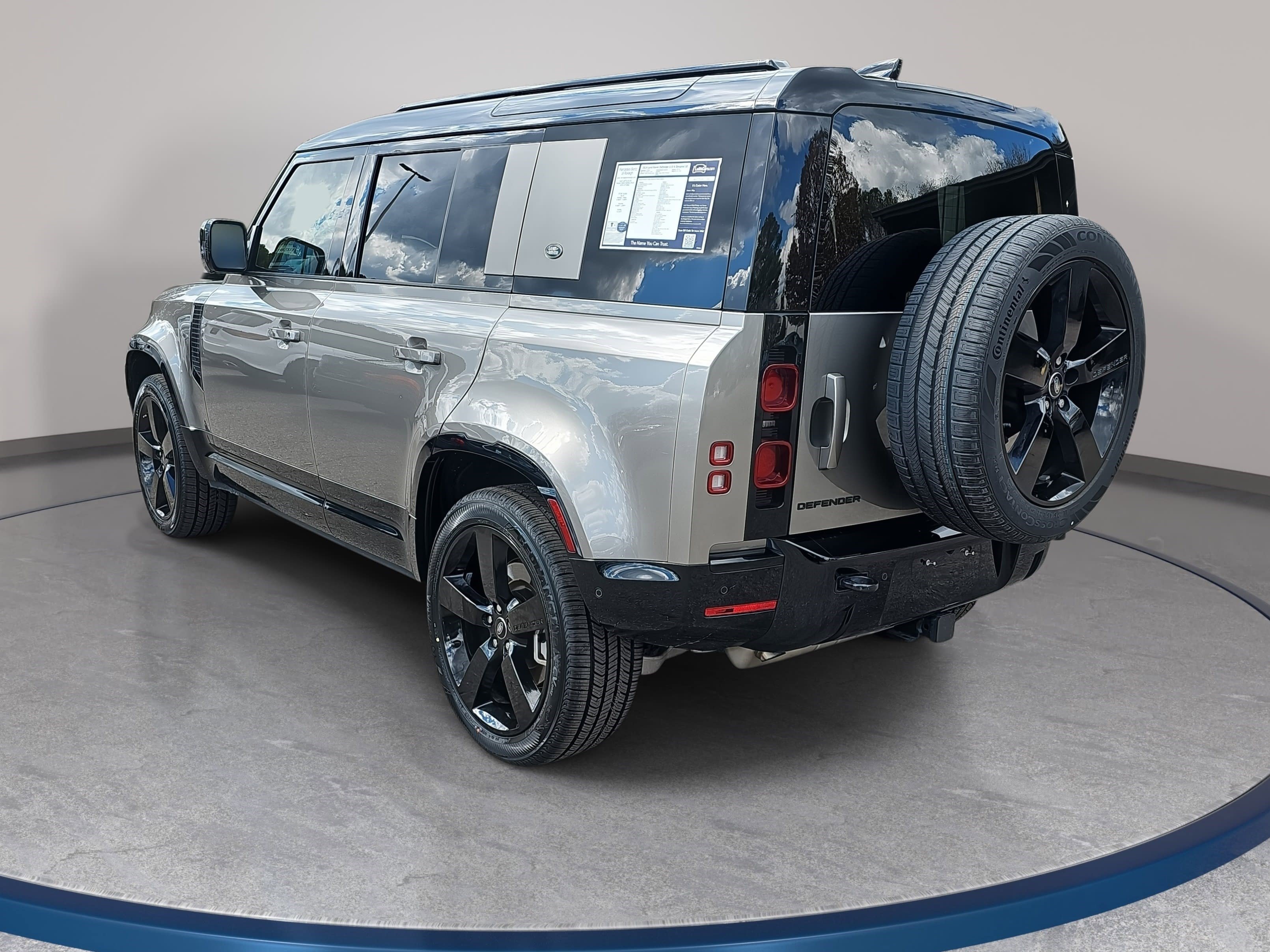 Used 2024 Land Rover Defender 110 X-Dynamic SE image 7