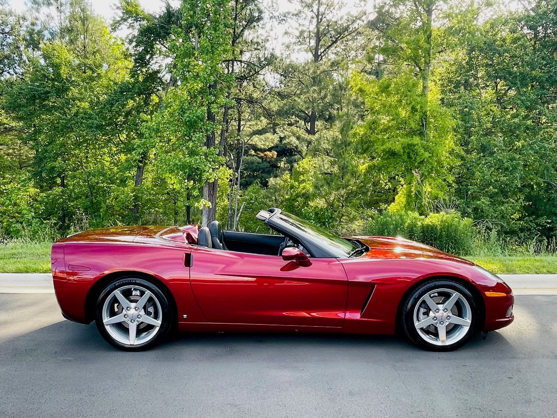 Used 2006 Chevrolet Corvette Convertible w/ Preferred Equipment Group RWD image 49