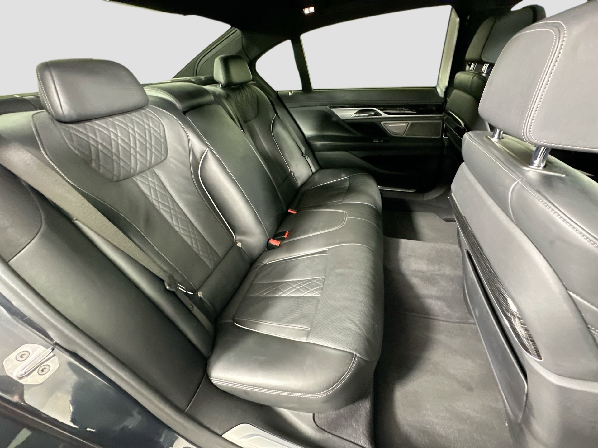 Used 2019 BMW 750i xDrive w/ Executive Package image 30