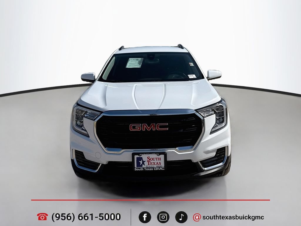 Used 2024 GMC Terrain SLE w/ Driver Convenience Package FWD image 2