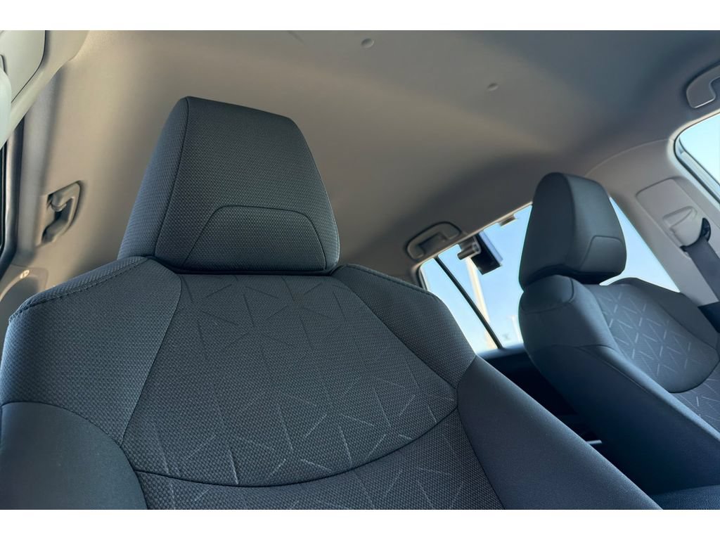 Used 2025 Toyota RAV4 XLE FWD image 18