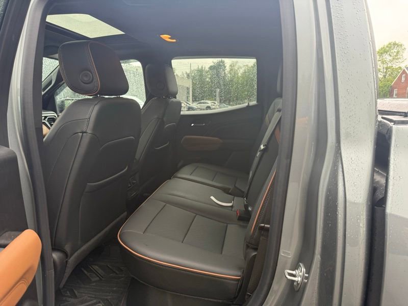 Used 2024 GMC Canyon AT4 w/ AT4 Premium Package AWD/4WD image 11