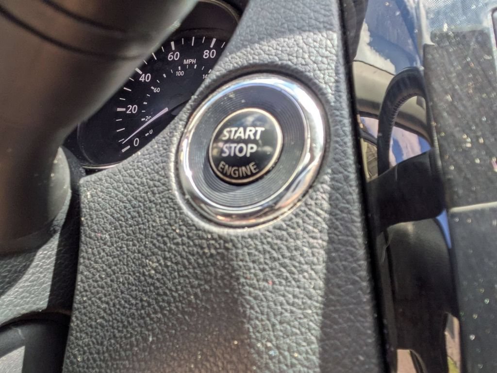 Used 2020 Nissan Rogue SV AWD/4WD image 17