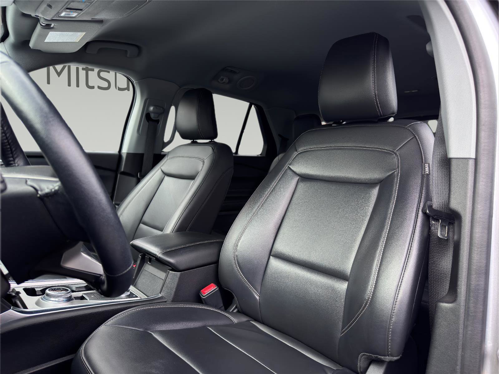 Used 2022 Ford Explorer XLT w/ Equipment Group 202A image 10