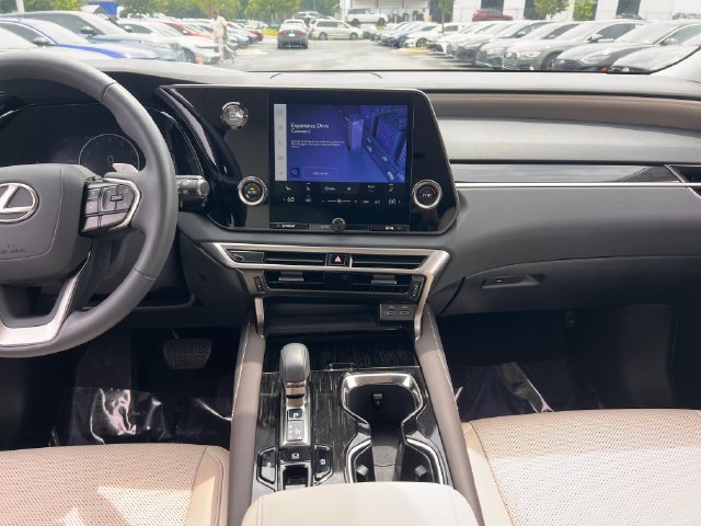 Used 2024 Lexus RX 350 FWD w/ Technology Package image 16