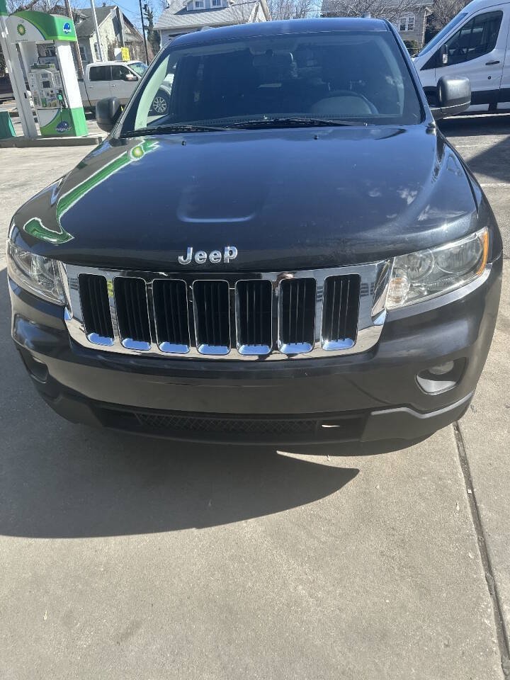 Used 2011 Jeep Grand Cherokee Laredo AWD/4WD image 3