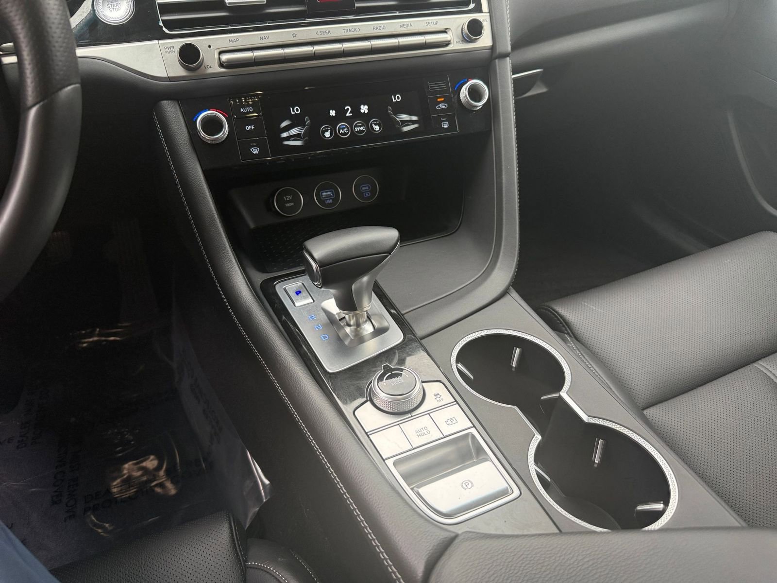 Used 2025 Genesis G70 2.5T image 41