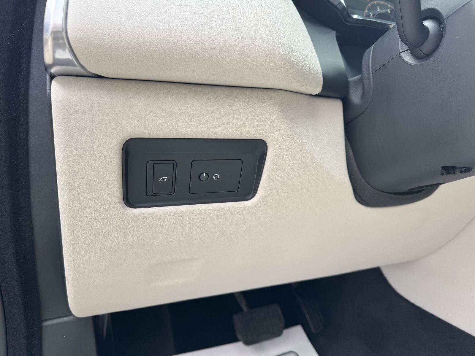 Used 2024 Jaguar F-PACE R-Dynamic S image 7