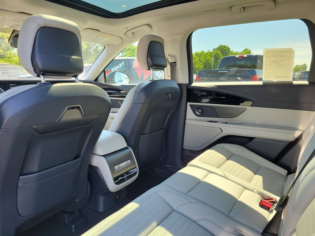 New 2026 Lincoln Nautilus Reserve AWD/4WD image 16