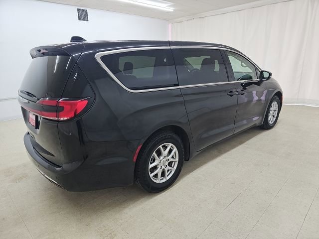 Used 2023 Chrysler Pacifica Touring-L FWD image 20