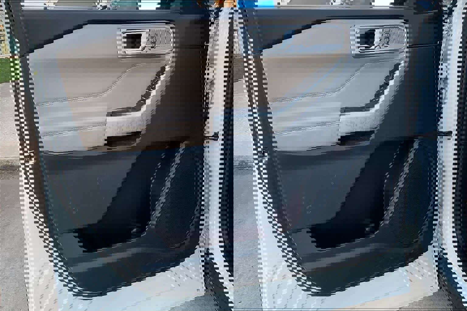 Used 2023 Ford Explorer Limited image 21