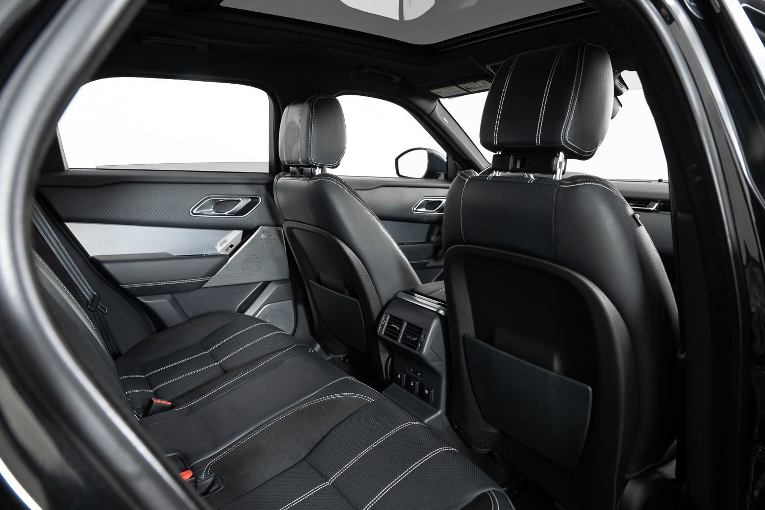 Used 2018 Land Rover Range Rover Velar R-Dynamic SE image 22