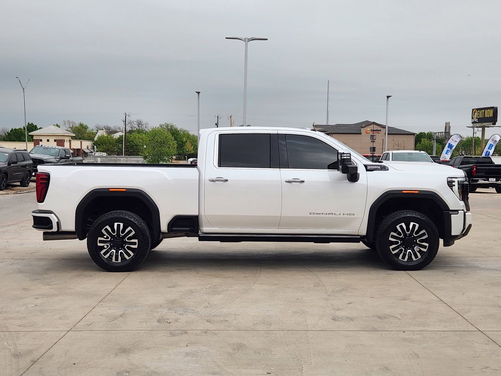 Used 2025 GMC Sierra 2500 Denali Ultimate image 7