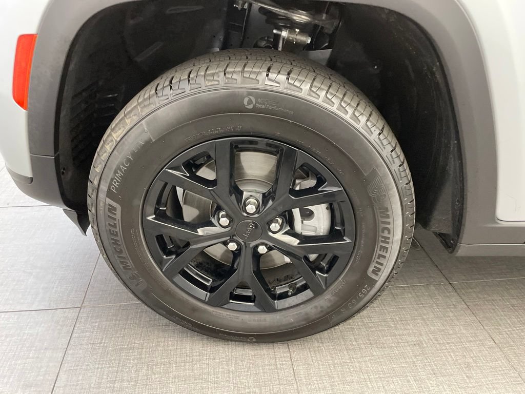 New 2025 Jeep Grand Cherokee L Altitude RWD image 8