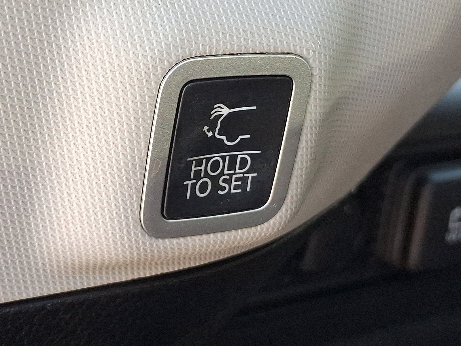 Certified 2022 Jeep Grand Cherokee Laredo w/ Luxury Tech Group I image 29