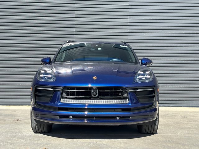 Certified 2025 Porsche Macan image 10