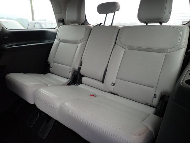Used 2025 Ford Expedition Platinum w/ Driver's Package AWD/4WD image 21
