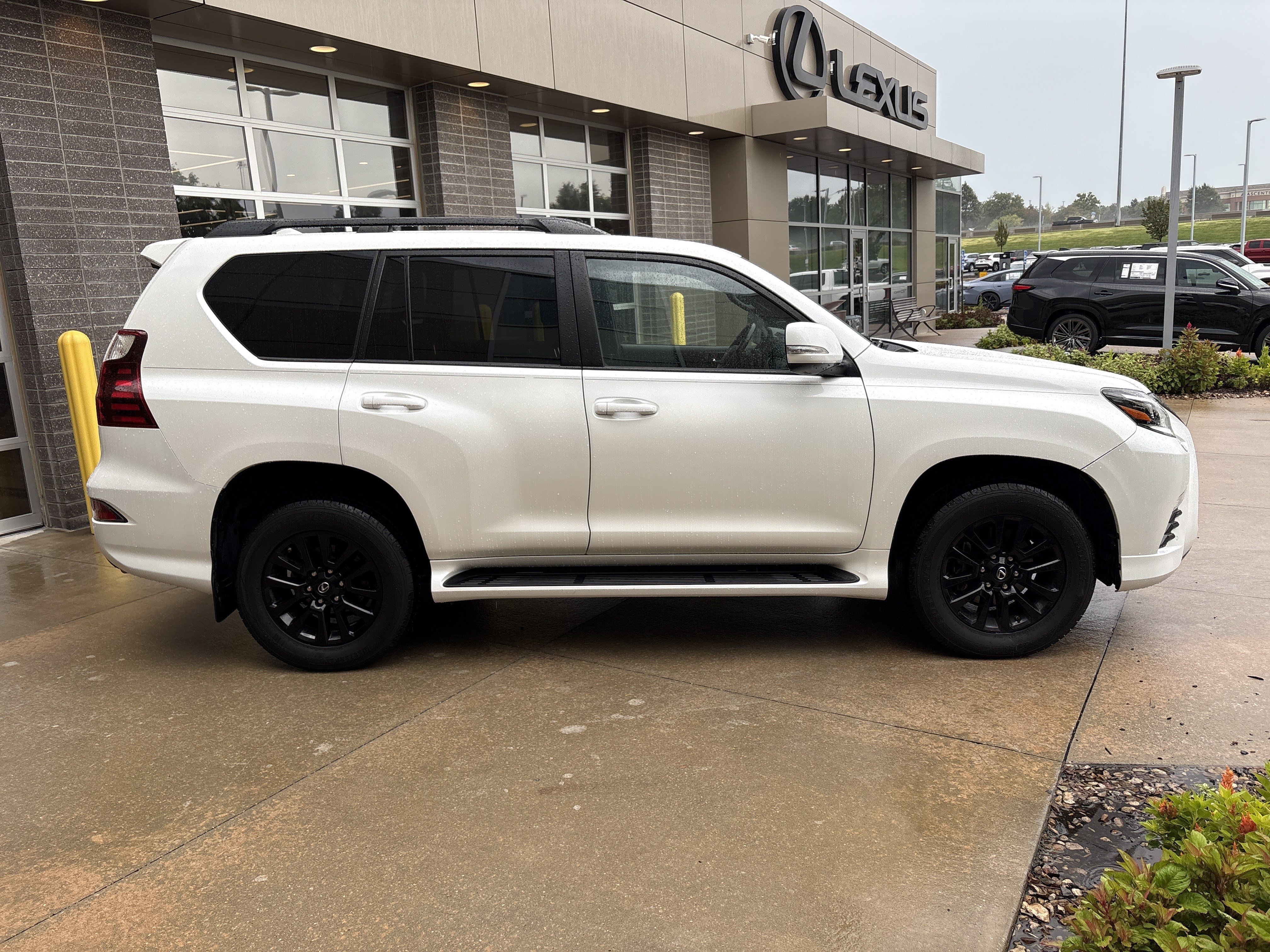 Used 2022 Lexus GX 460 w/ Black Line Special Edition AWD/4WD image 11