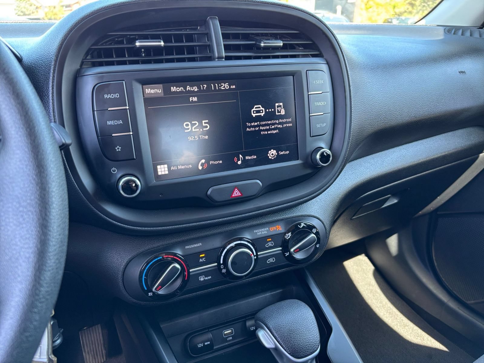 Used 2025 Kia Soul LX w/ LX Technology Package FWD image 16