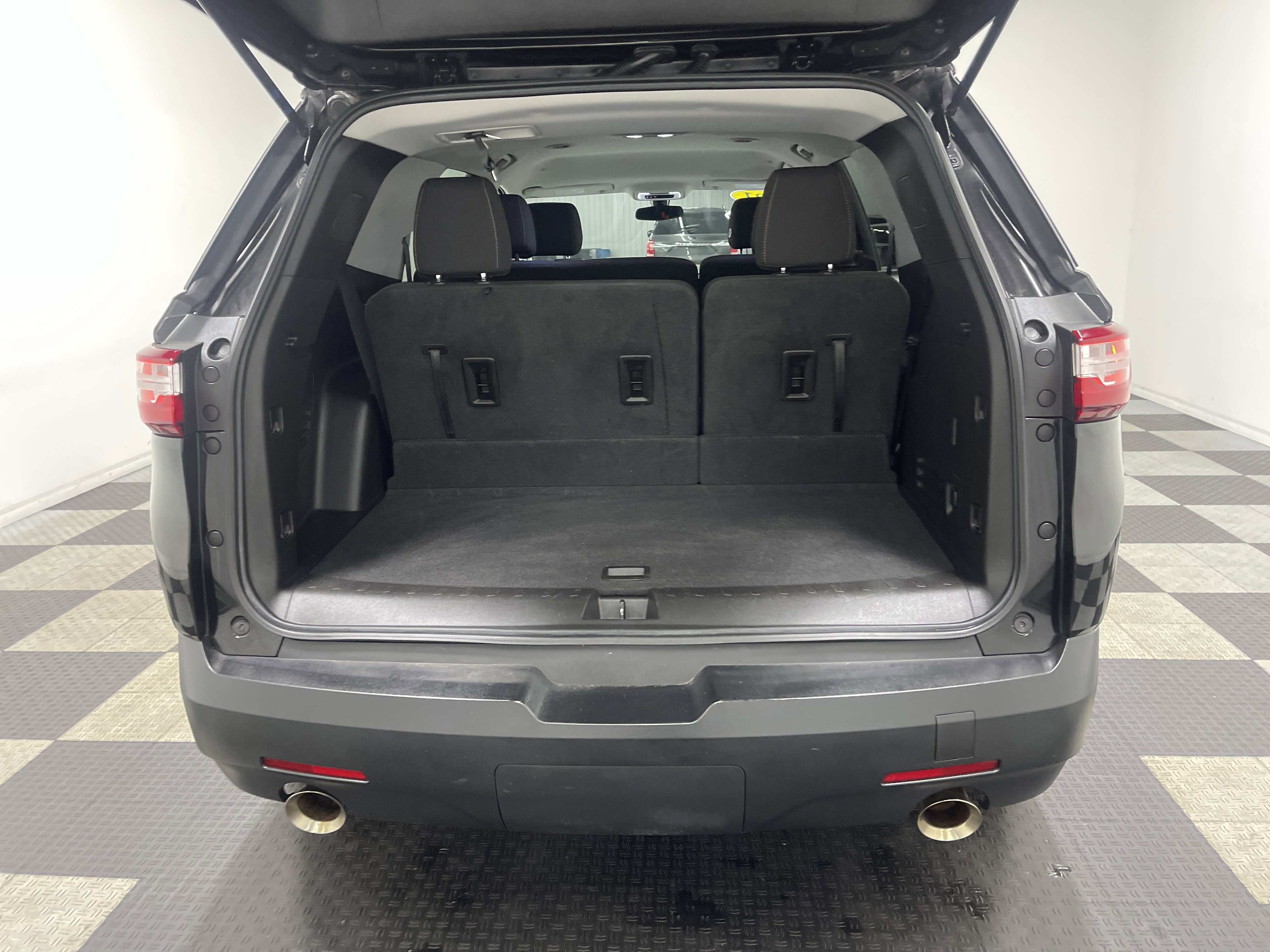 Used 2021 Chevrolet Traverse LS AWD/4WD image 18