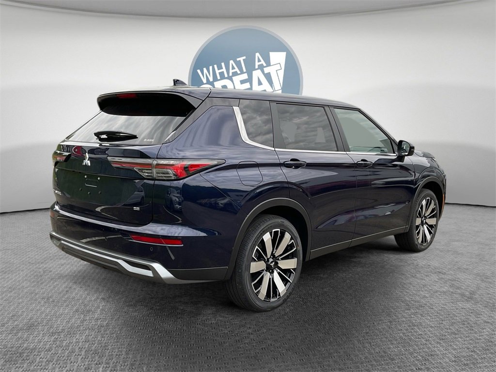 New 2025 Mitsubishi Outlander SE image 3