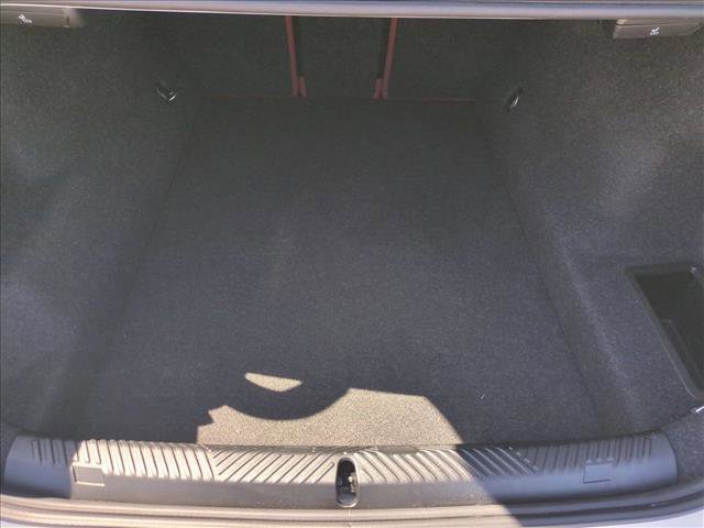 Used 2025 BMW 550e xDrive w/ Premium Package image 6