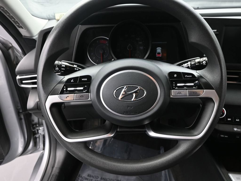 Used 2023 Hyundai Elantra SEL w/ Preferred Accessory Package image 19