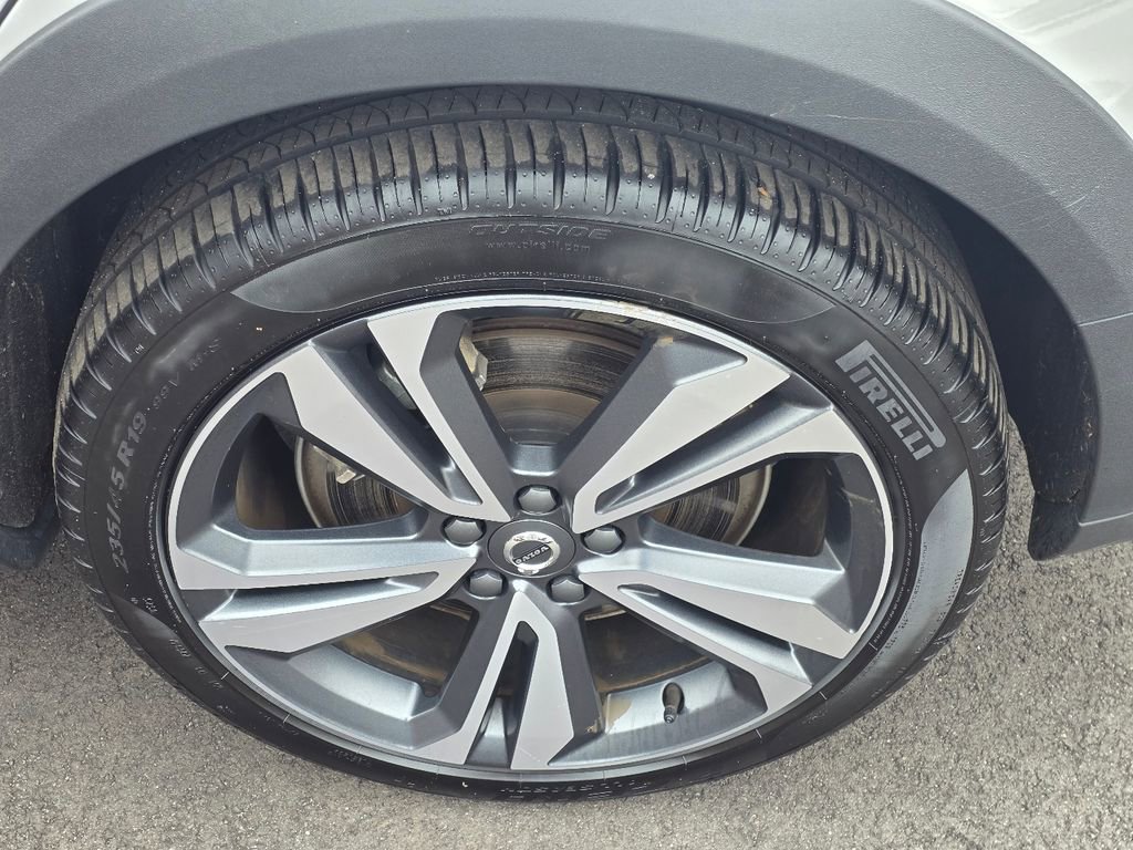 Used 2025 Volvo V60 B5 Cross Country Plus image 10