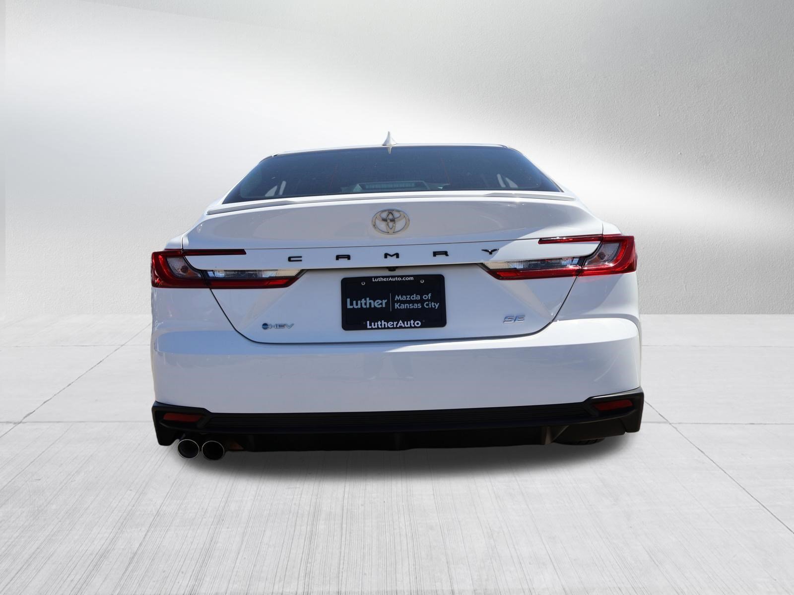 Used 2025 Toyota Camry SE FWD image 6