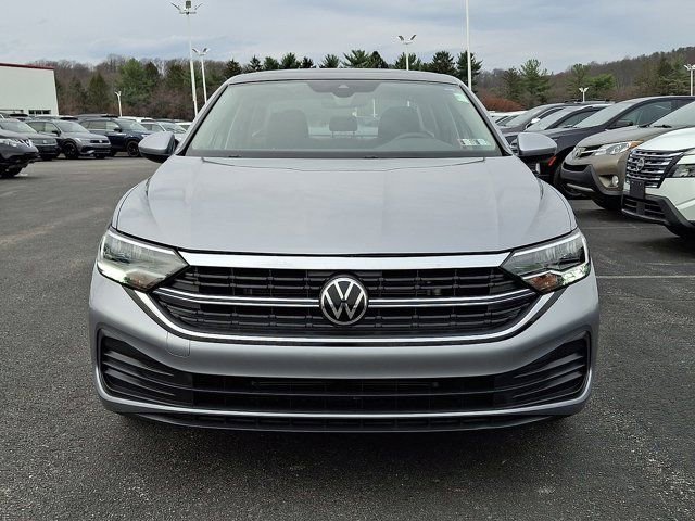 Used 2023 Volkswagen Jetta SE w/ Panoramic Sunroof Package FWD image 2