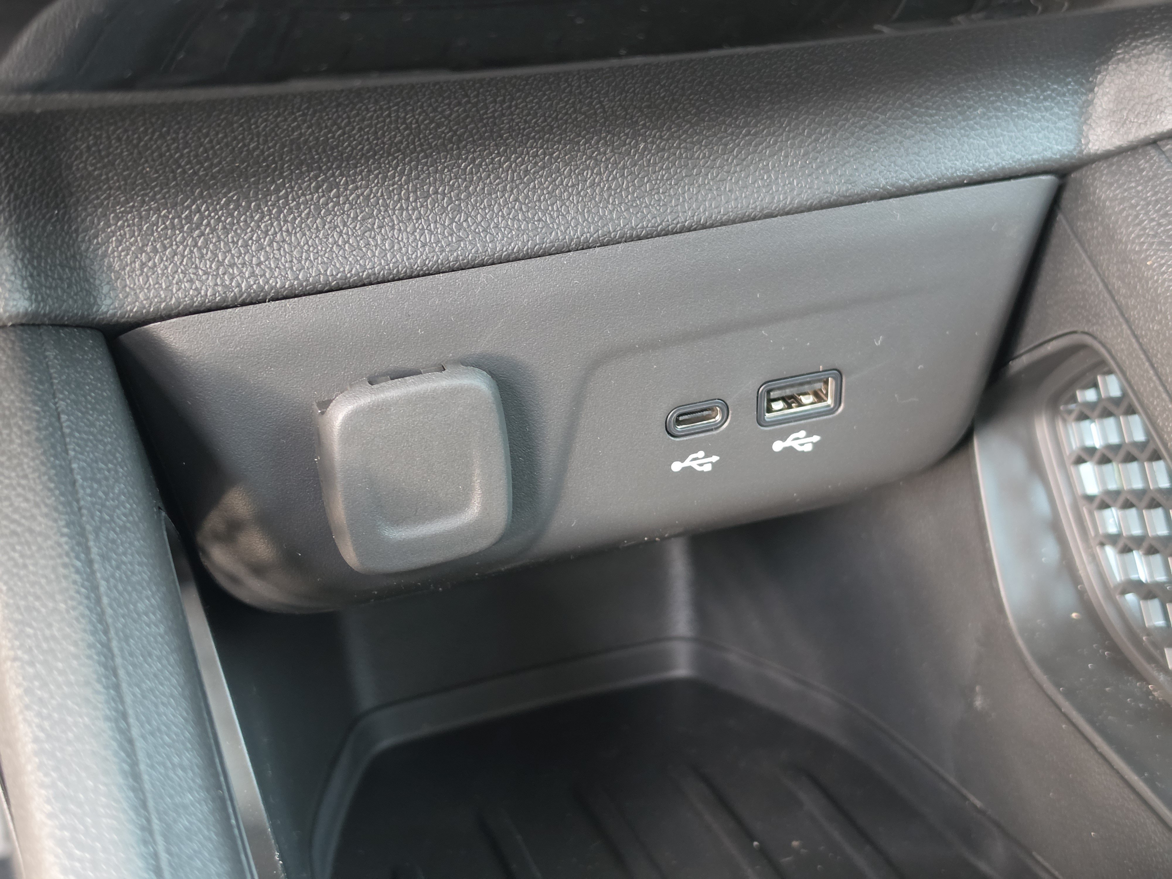 New 2026 Chevrolet TrailBlazer LT w/ LT Cold Weather Package FWD image 28