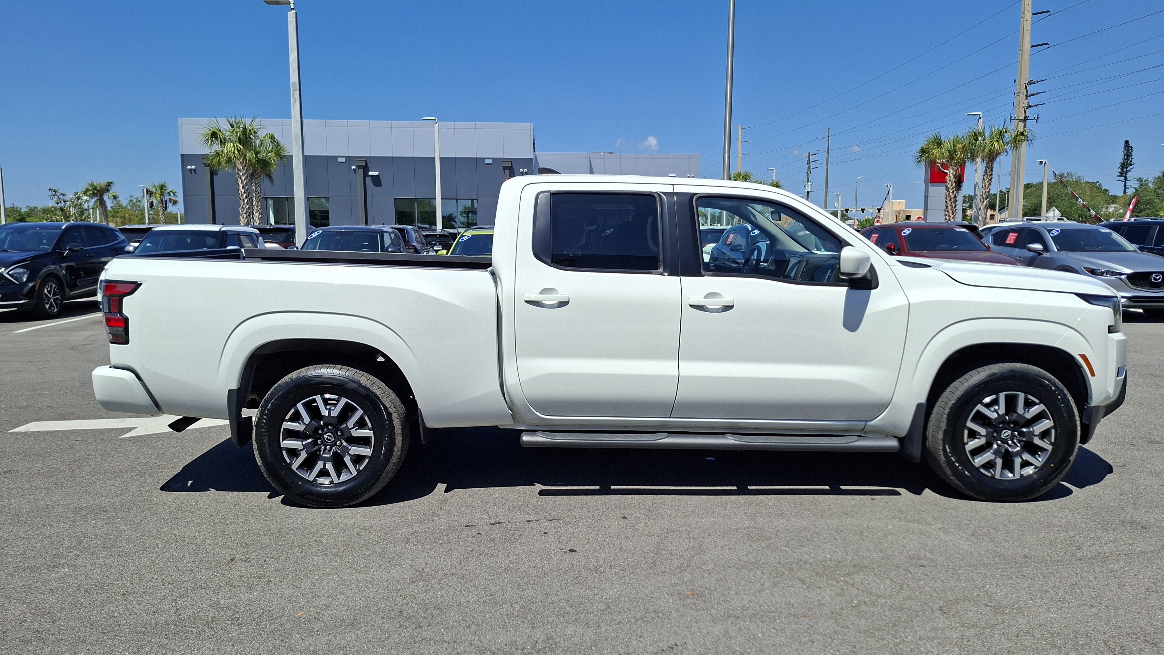 Used 2022 Nissan Frontier SV w/ Technology Package image 4
