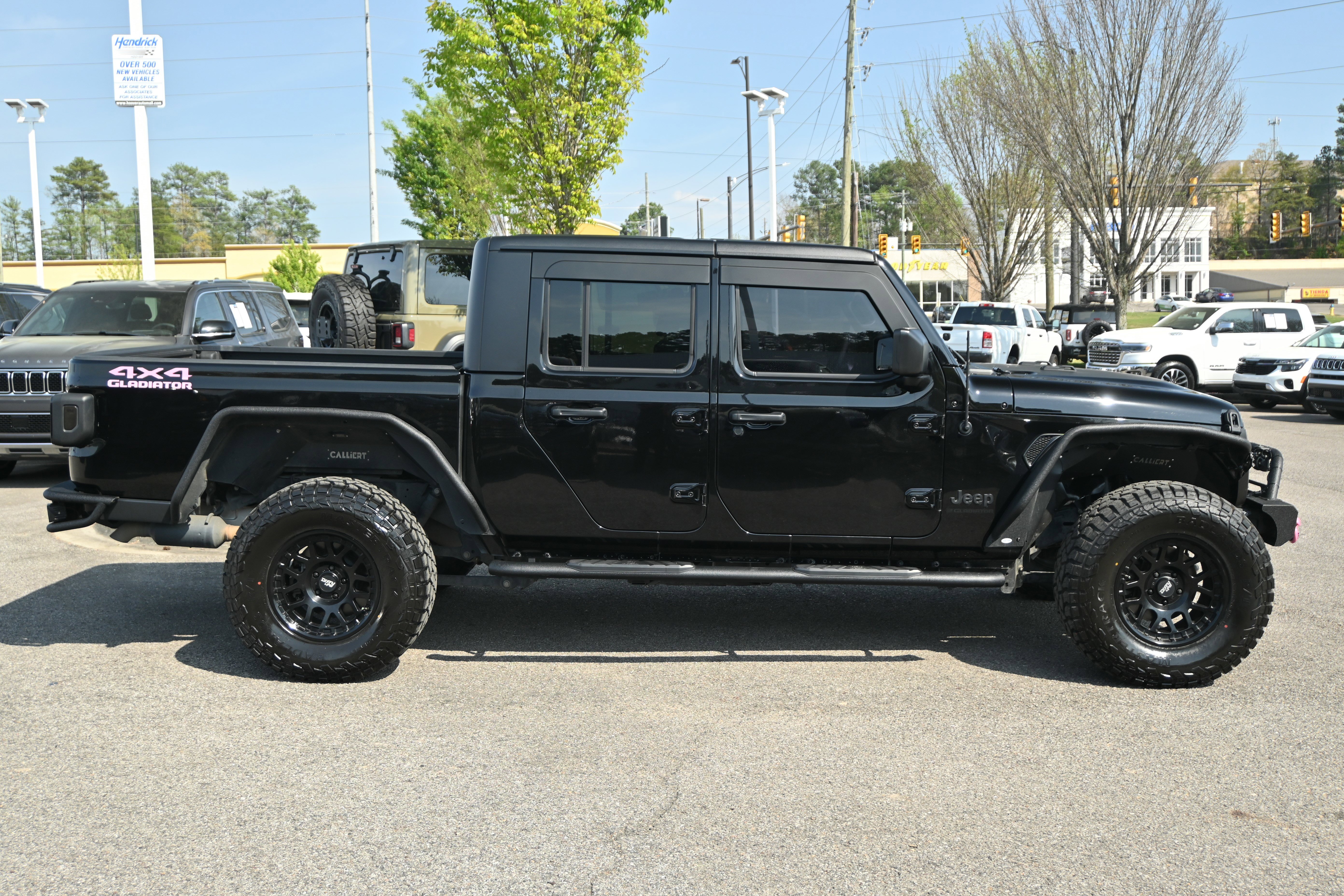 Used 2023 Jeep Gladiator Sport image 16