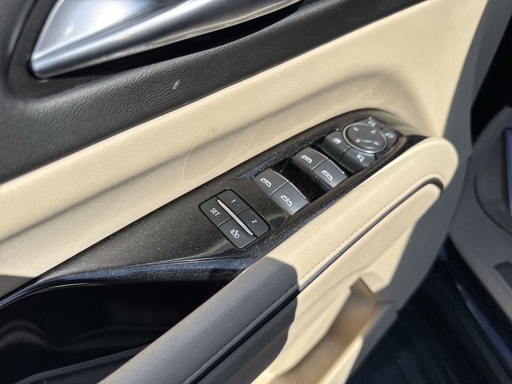 Used 2021 Cadillac Escalade ESV Premium Luxury AWD/4WD image 13