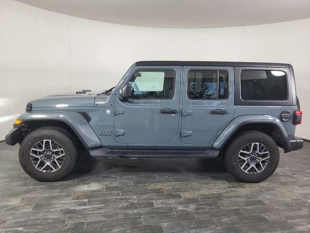 Used 2024 Jeep Wrangler Sahara image 12