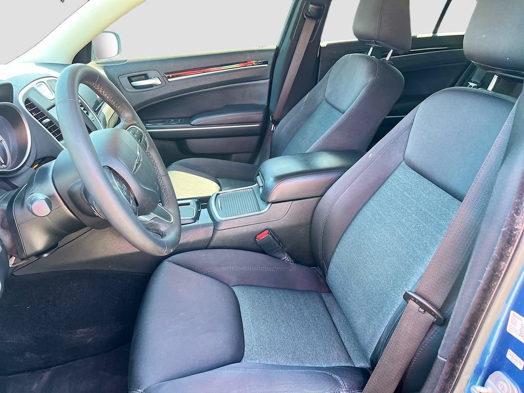 Used 2023 Chrysler 300 Touring w/ Sport Appearance Package RWD image 19