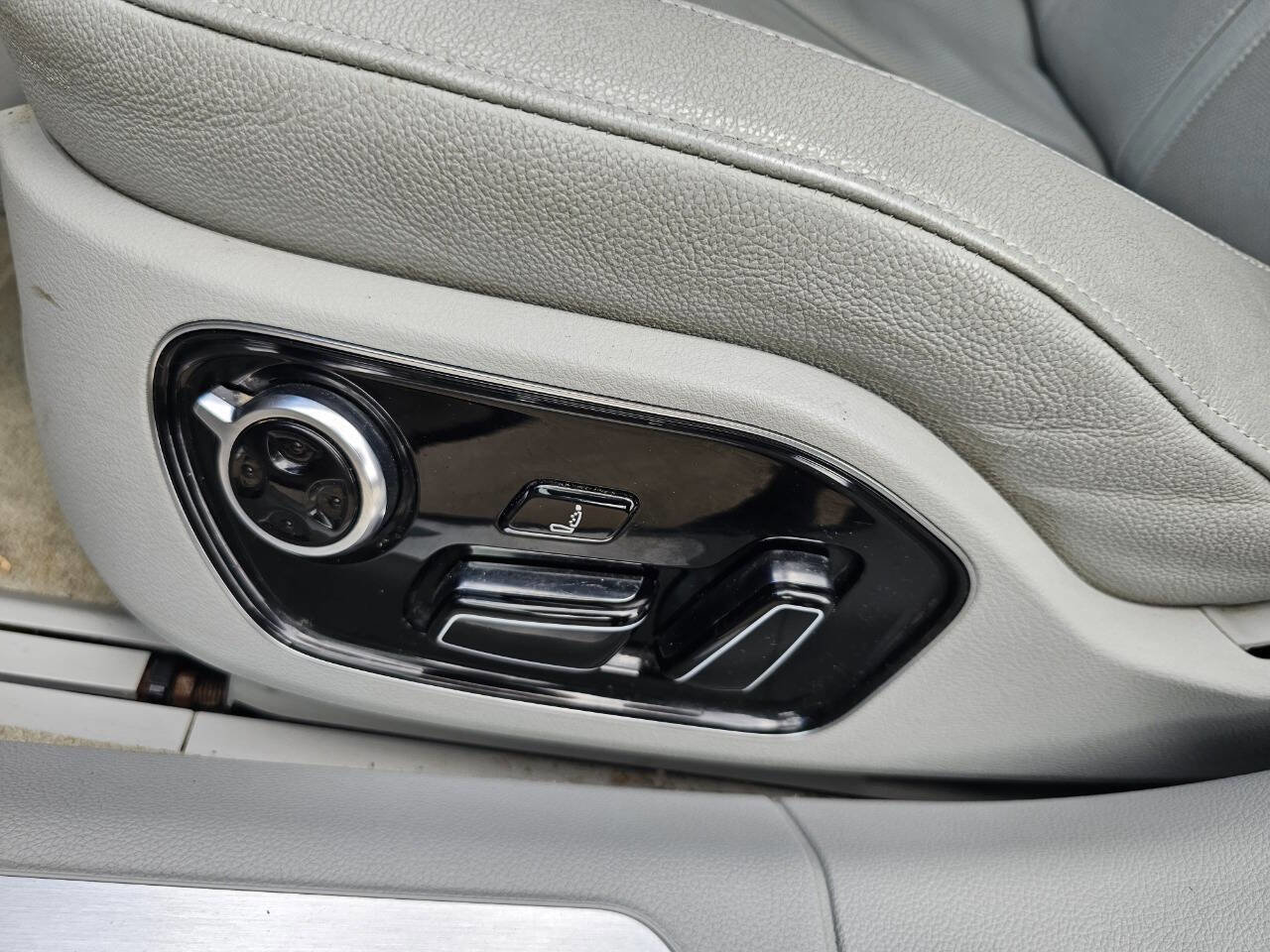 Used 2013 Audi A8 L 3.0T image 18