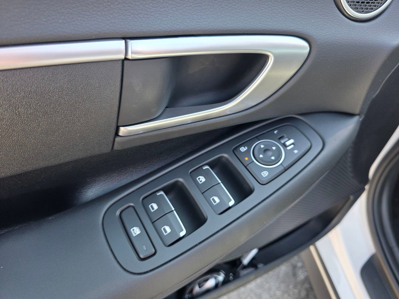 New 2025 Hyundai Sonata SE FWD image 14