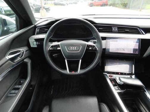 Used 2022 Audi e-tron S Premium Plus AWD/4WD image 15