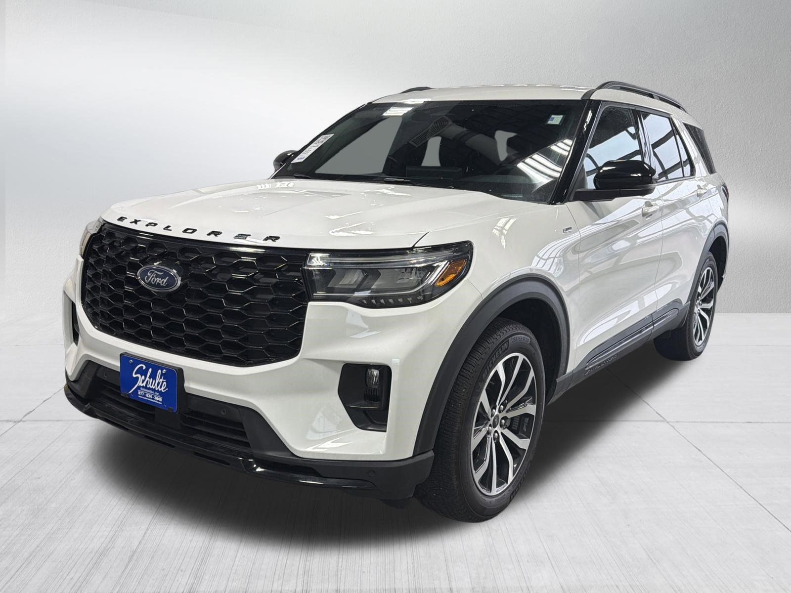 Used 2025 Ford Explorer ST-Line image 3